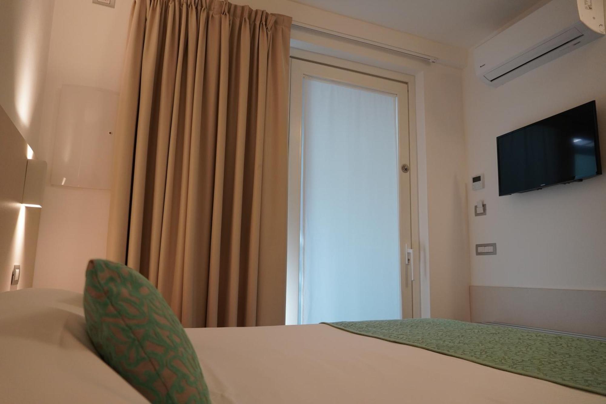 Hotel Ponti Angera Eksteriør billede