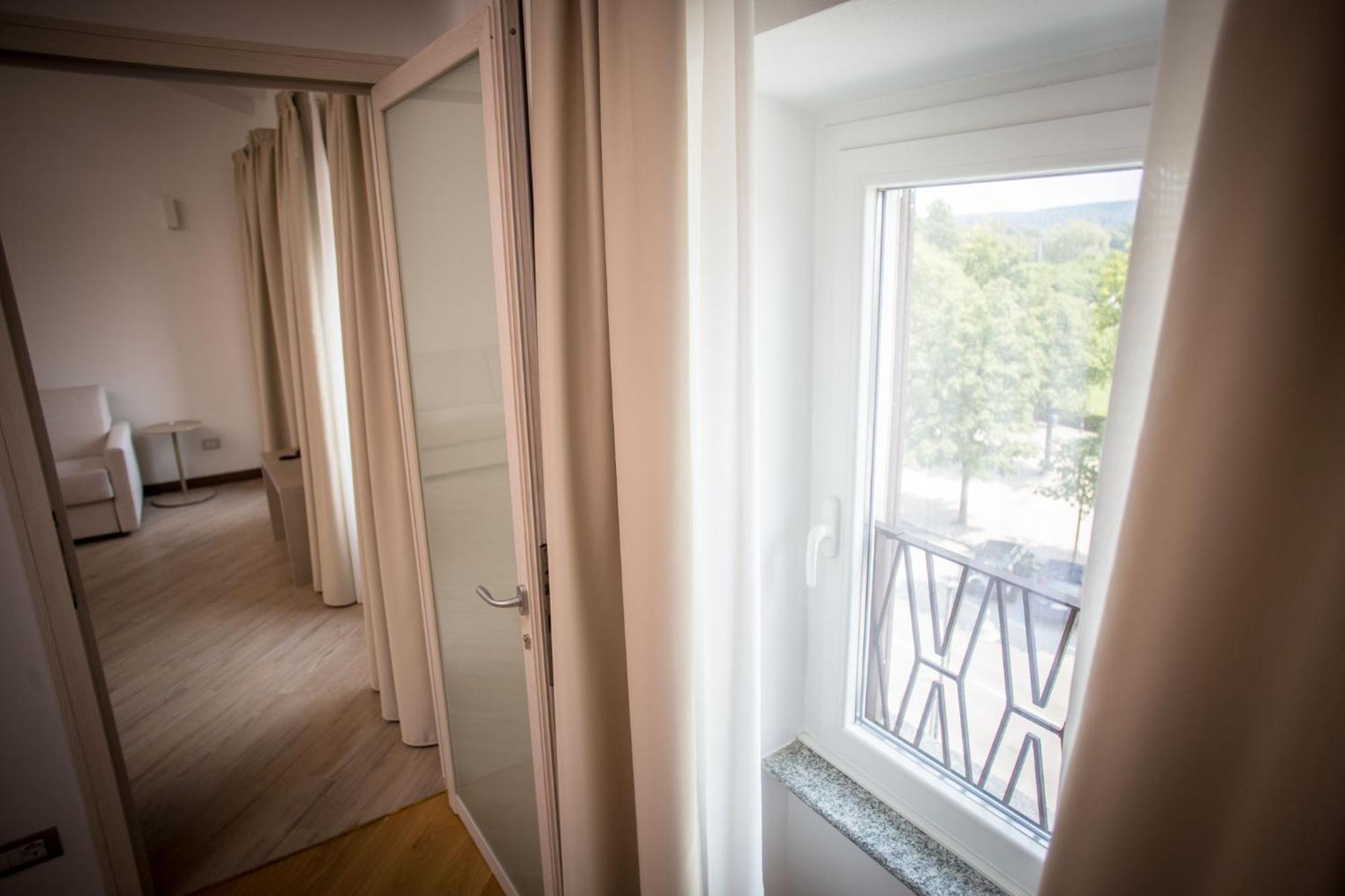 Hotel Ponti Angera Eksteriør billede