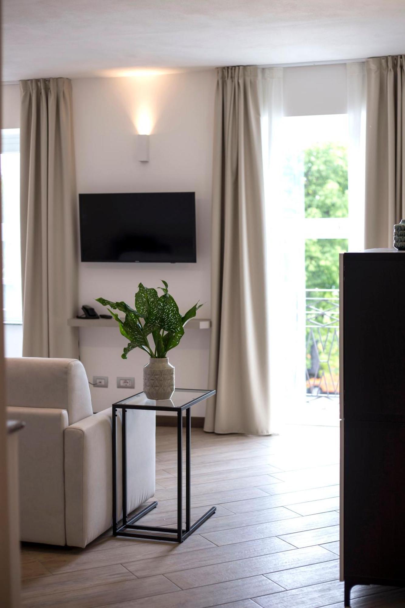 Hotel Ponti Angera Eksteriør billede