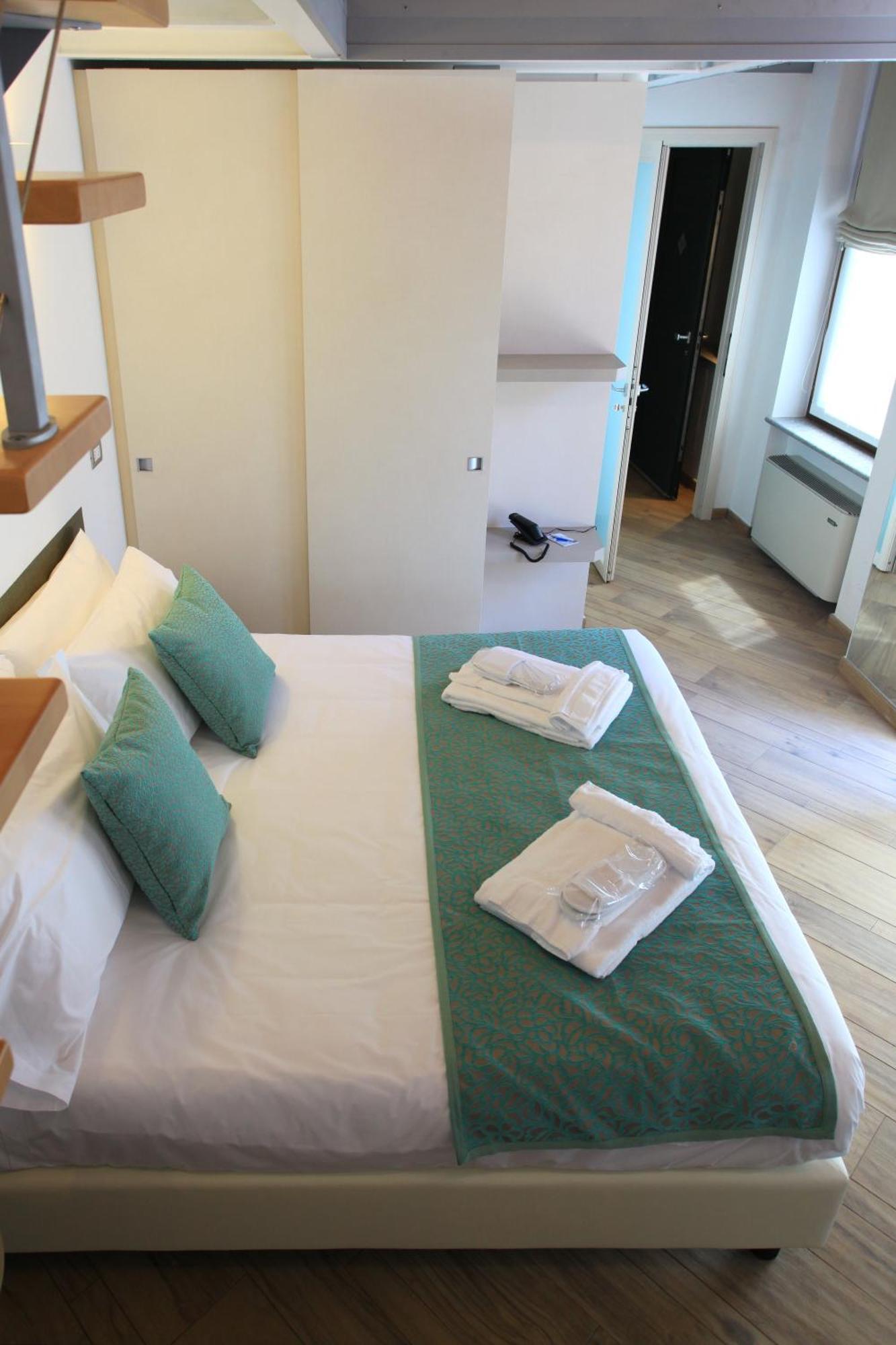 Hotel Ponti Angera Eksteriør billede