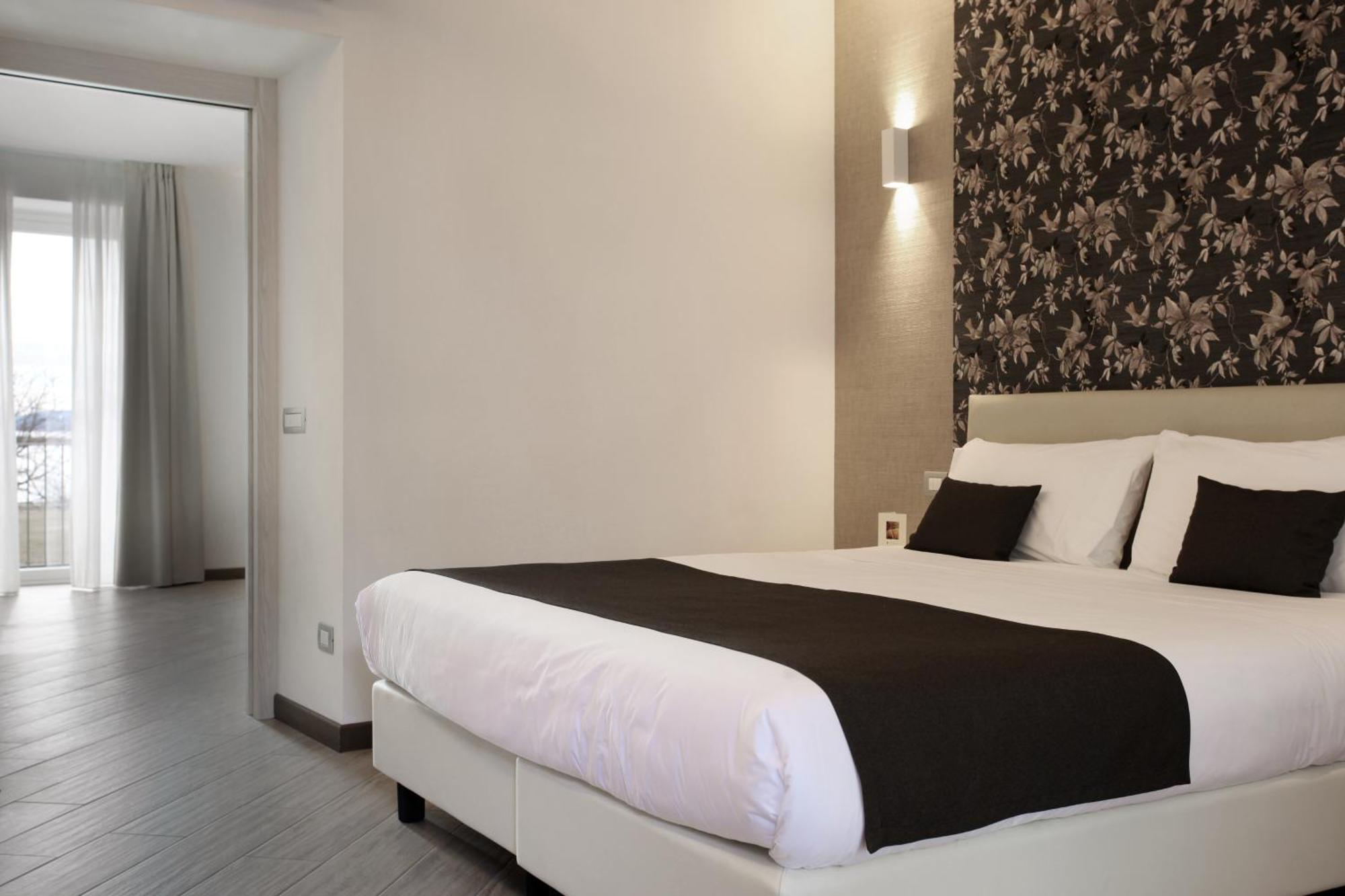 Hotel Ponti Angera Eksteriør billede