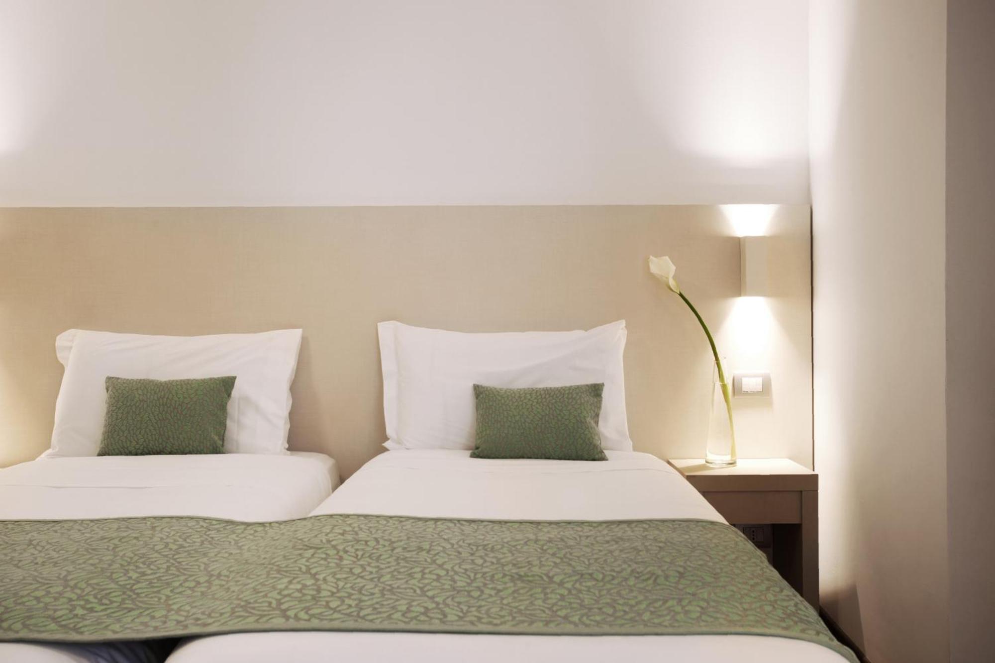Hotel Ponti Angera Eksteriør billede