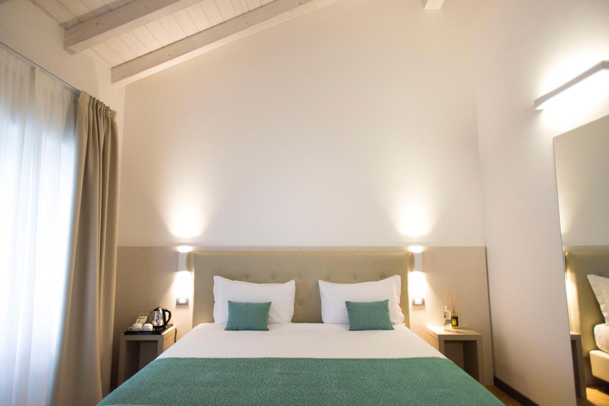 Hotel Ponti Angera Eksteriør billede